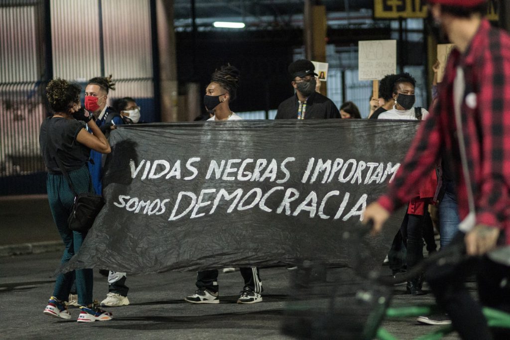A luta pelas diversidades é a luta democrática: antirracismo e antifascismo nas ruas brasileiras